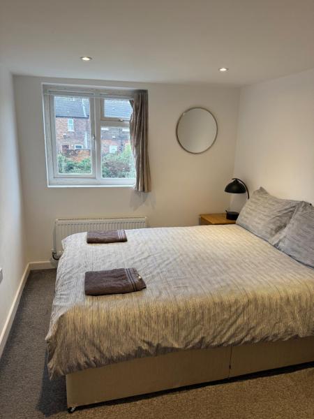 På billedet ses objektet Luton Town Homestay - Near AIRPORT & Train Station, High Speed Internet beliggende i byen Luton.
