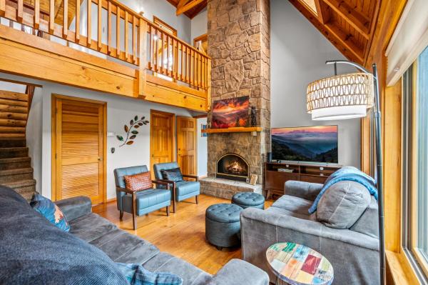 Family Cabin W Private Hot Tub- Game Rm- Disc Golf- Pets - Gatlinburg, TN