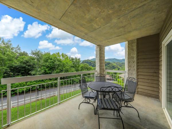 A la foto es mostra l'objecte Pigeon Forge Dream Whispering Pines 423 situat a la ciutat de Pigeon Forge.