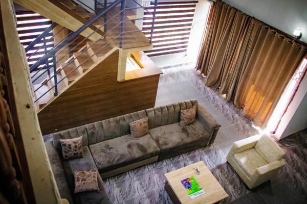 A la foto es mostra l'objecte Two-Bedroom Presidential Lux Apt situat a la ciutat de Mama.