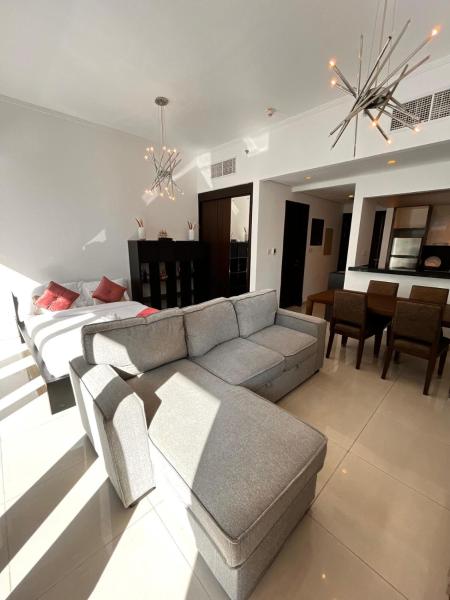 På billedet ses objektet Elegant Studio, Marina access, Queen & Sofabed beliggende i byen Dubai.