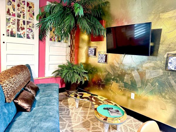 Pet Friendly Queen Room For 2 - Missouri