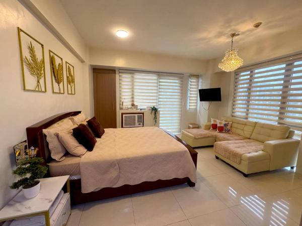 Fotografie 8: Chic Unit with Balcony - Free wifi & netflix across Naia Terminal 3 Airport
