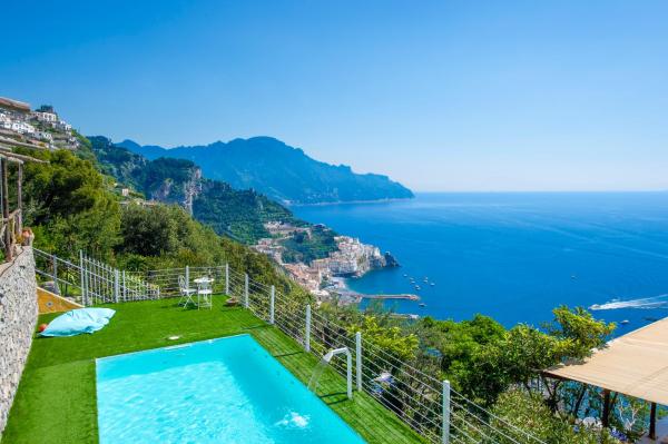 A la foto es mostra l'objecte Villa Gioiello situat a la ciutat de Amalfi.
