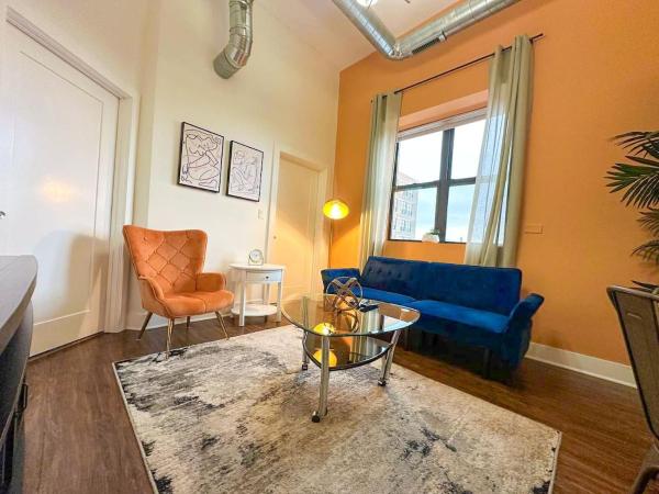 Mccormick Cozy 3br W Optional Parking For 8 Guests 2001 South State - 4b - Chicago, IL