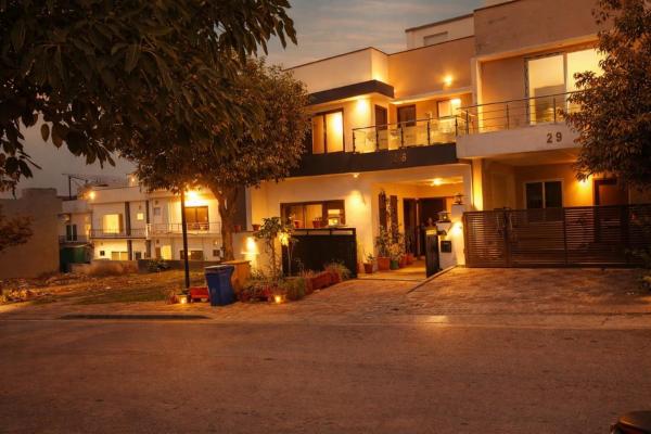 Haven Lodge Islamabad by Haven Holiday Homes - 3BR Home with Lounge & Kitchen, Islámábád