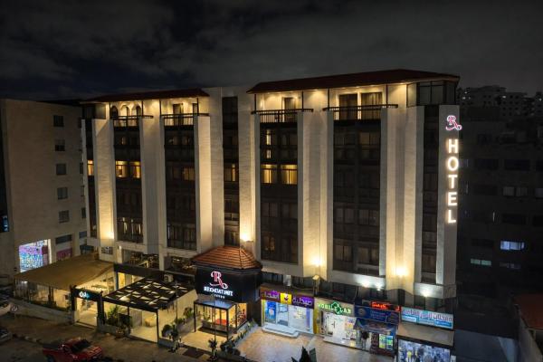 På billedet ses objektet Red Carpet Hotel & Suites beliggende i byen Amman.