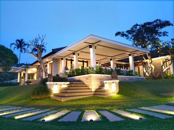 The Cliffside Estate - Aston