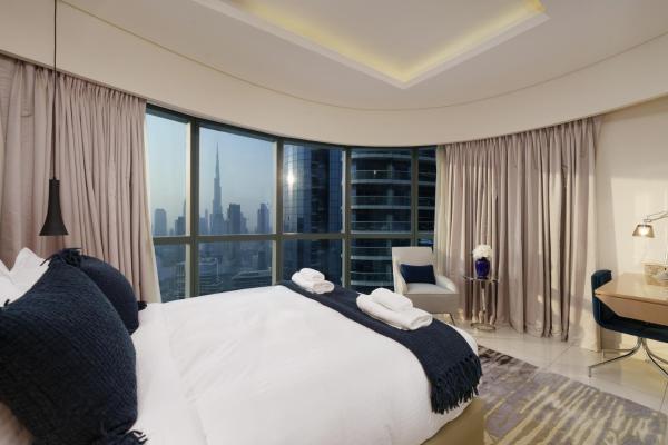 På billedet ses objektet HSHOME - Luxury 3 Bedroom Apartment with Burj Khalifa & Stunning Skyline View beliggende i byen Dubai.
