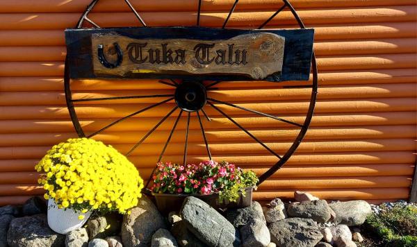 写真にはKirikumõisa市にあるTuka Talu ,Soomaa piirkonnas, Pärnumaaが写っています。