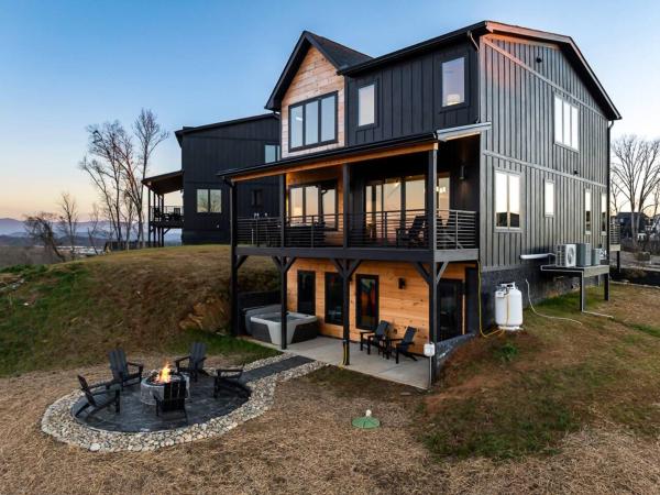Luxe Mountain Lodge With Indoor Pool, Views, Fire Pit - Sevierville, TN