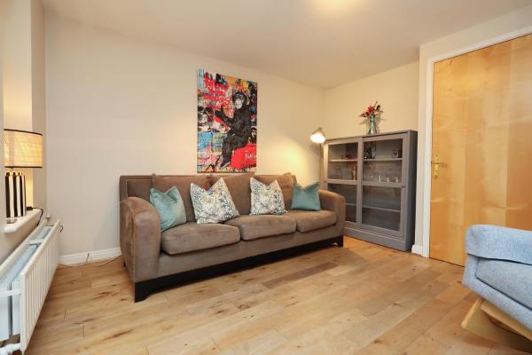 Cosy Bristol Townhouse - Free Parking - Sleeps 6 - By Ekliving Partners - Bristol