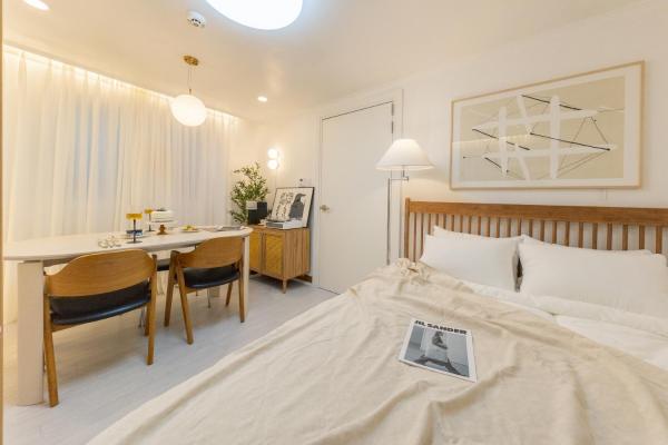 신규할인, Free Luggage Storage, Gangnam, Yeoksam, Near Gangnam Station, Gangnam Plastic Surgery Clinics, Garosu-gil, Apgujeong Rodeo Street, Coex Mall, Gangnam Wedding Venues, Airport Bus Access - Seoel