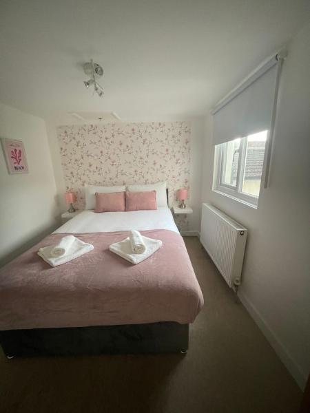 Cosy 2 Bedroom House - Sleeps 6 - Brighton