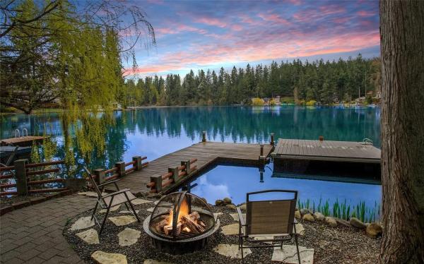 The Lakehouse Retreat - Kent, WA