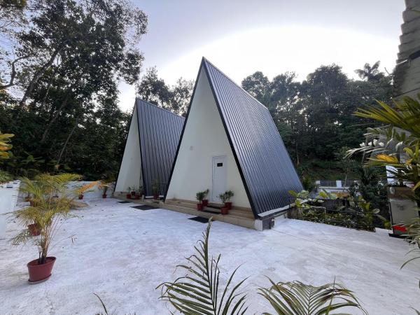 Auracrest Haven A-frame Cottages And Deluxe Rooms - Munnar