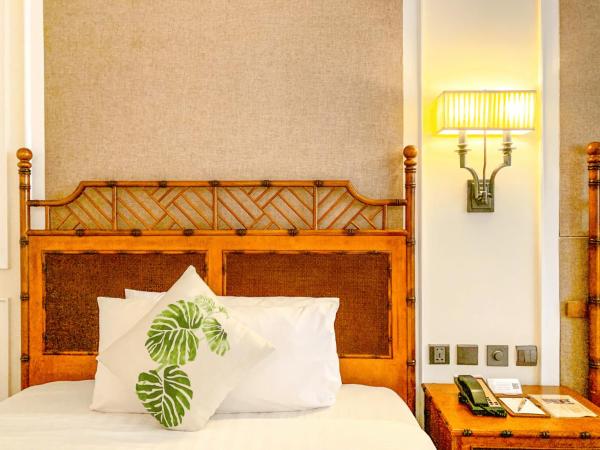 The photo shows the Feliz Hotel Boracay located in the city of Boracay.