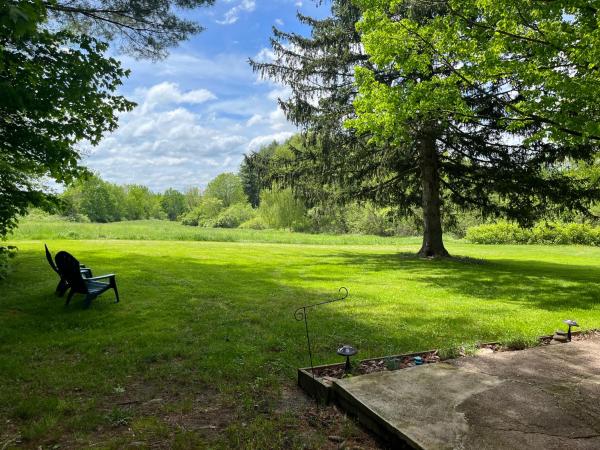 Peaceful Meadow Retreat - Connecticut