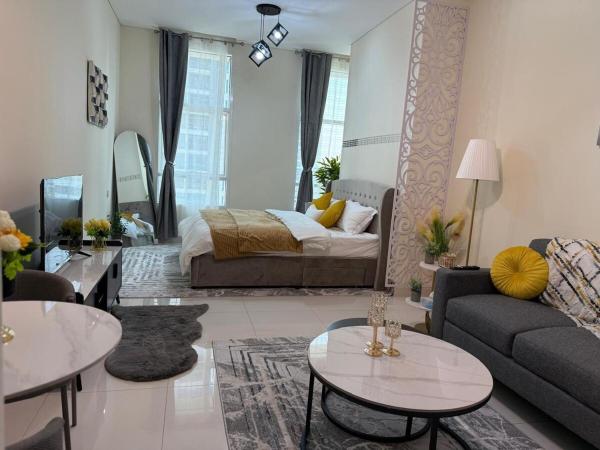 A la foto es mostra l'objecte Fully Luxury Studio Total Privacy Pool & Sauna situat a la ciutat de Dubai.