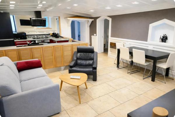 A la foto es mostra l'objecte Logement Moderne & Spacieux au cœur de CAEN situat a la ciutat de Caen.