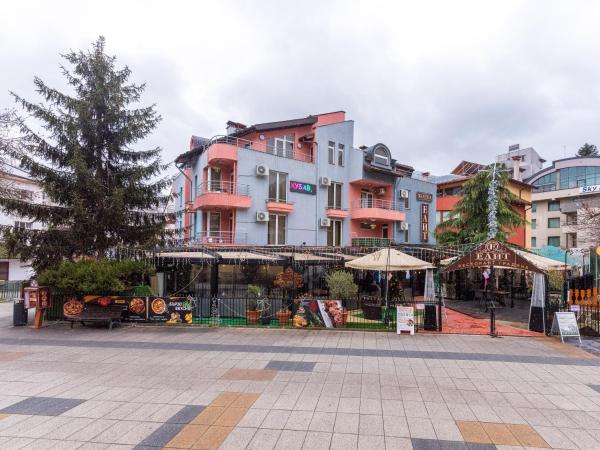 Na zdjęciu widoczny jest obiekt Hotel Elit położony w mieście Devín.