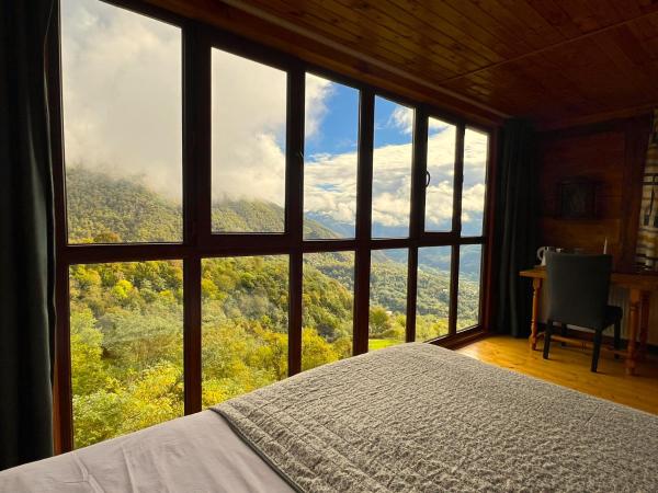 A la foto es mostra l'objecte Gentry House situat a la ciutat de Tsesi.