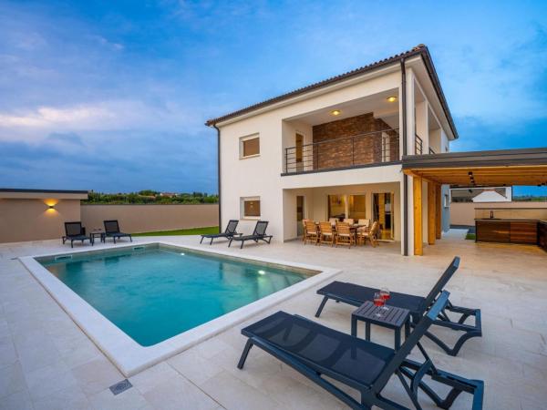 Holiday Home Ferienvilla Villa Dvor Mit Privatem Pool By Interhome - Fažana