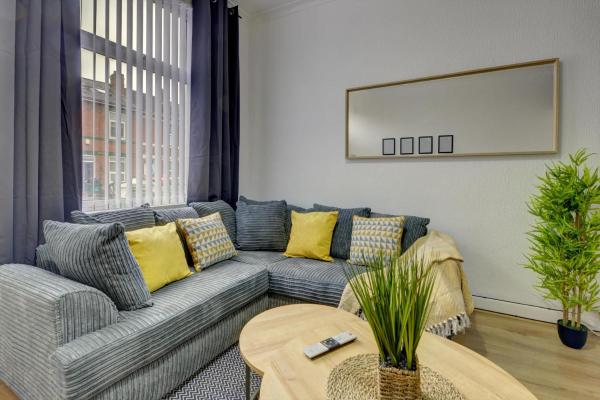 Cosy 2 Bedroom 4 Beds With Parking And Near City Centre - Coventry