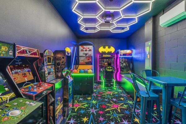 Disney & Universal House With Pool & Arcade - Kissimmee, FL