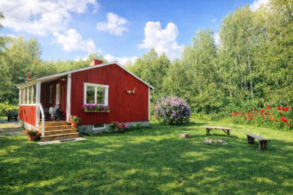 Auf dem Foto ist das Objekt gemütliches Ferienhaus - Höga Kusten Region in der Stadt Näsåker zu sehen.