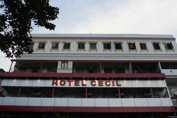 A la foto es mostra l'objecte Hotel Cecil situat a la ciutat de Salkhia.