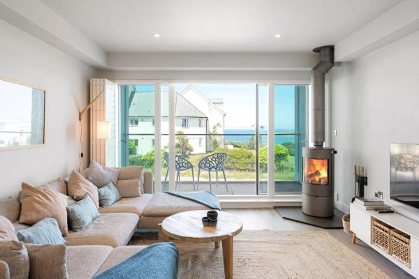 Contemporary Townhouse With Sea Views & Parking - Fistral Beach