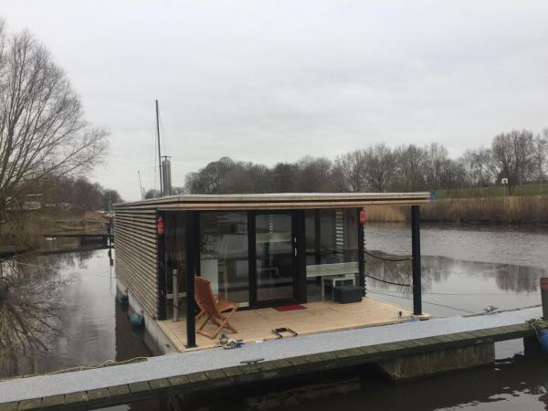 Apartment Hausboot Für Vier Personen Mit Kamin Und Terrasse By Interhome - Wilhelmshaven