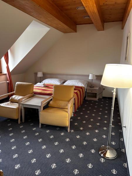 A la foto es mostra l'objecte Hotel Hradna brana situat a la ciutat de Devin.