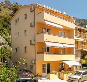 A la foto es mostra l'objecte Apartment Marta situat a la ciutat de Podgora.