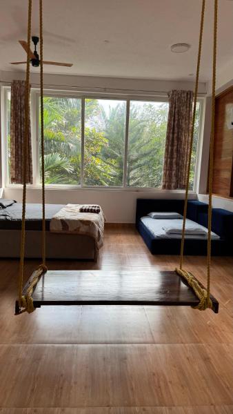 A la foto es mostra l'objecte Wooden Villa situat a la ciutat de Māmandūr.