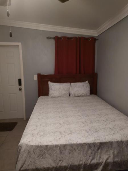 Errol and Nancy's Place, Nassau