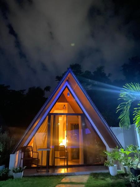 På billedet ses objektet Grand Cabins beliggende i byen Panglao.