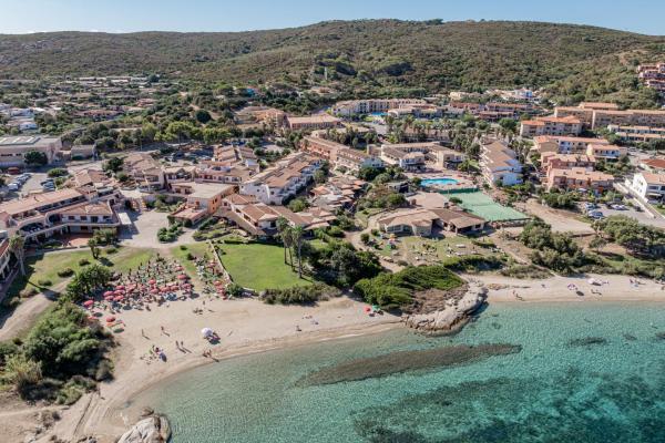 A la foto es mostra l'objecte Club Esse Residence Capo D'orso situat a la ciutat de Palau.