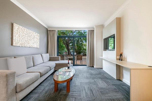 Harbourside Pool Escape With Leafy Alfresco Patio - Darwin