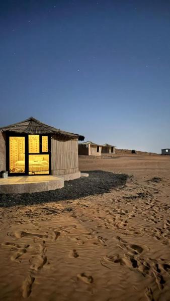 A la foto es mostra l'objecte SAFARI-Glamping situat a la ciutat de Al Wāşil.