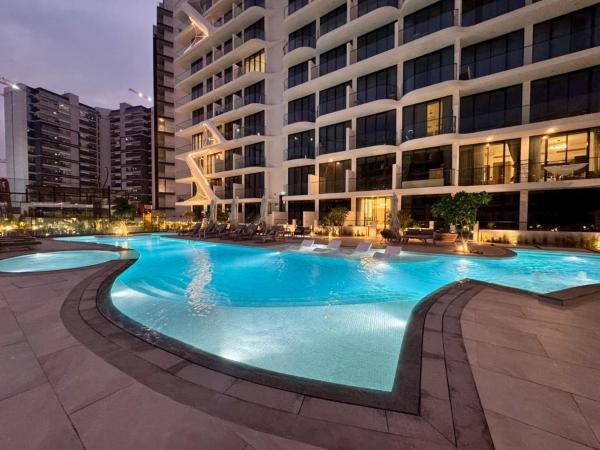 På billedet ses objektet Restay Homes at Oxford Gardens - Great City Escape - Swimming Pool Access beliggende i byen Dubai.