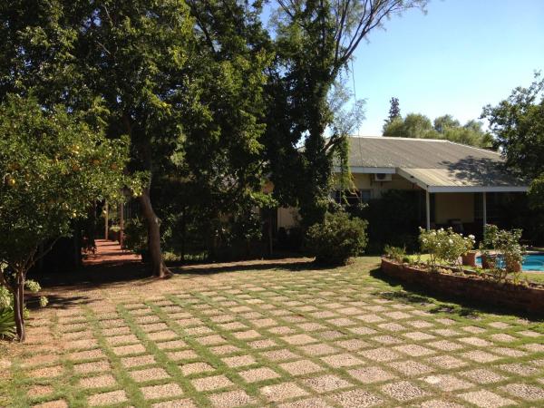 A la foto es mostra l'objecte The Nook B&B situat a la ciutat de Kimberley.