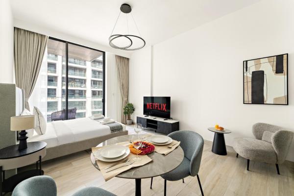 A la foto es mostra l'objecte VayK - Refined Studio in Dubai Hills with Pool View situat a la ciutat de Dubai.