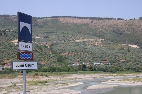 A la foto es mostra l'objecte House Blana situat a la ciutat de Berat.
