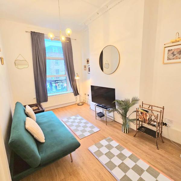 Kuva 1: Bright Cosy Urban 1BR near Camden Station - Central London