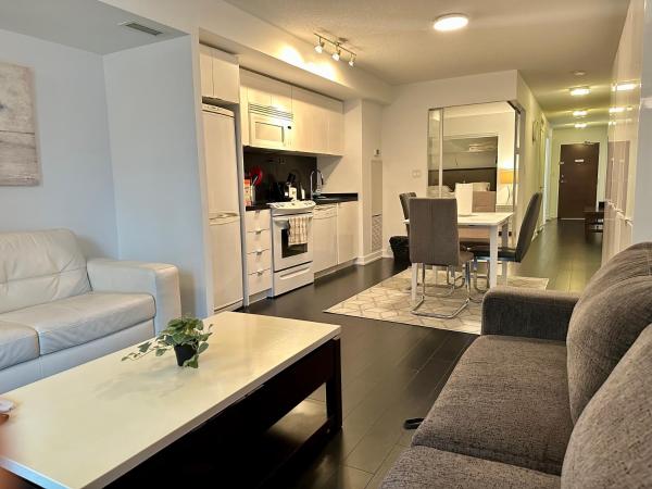 Na fotografii je vidět objekt Spacious & Central 1 bdrm 2 real beds nacházející se ve městě Toronto.