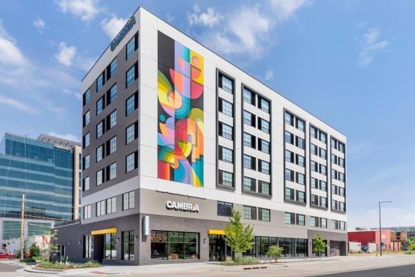Auf dem Foto ist das Objekt Cambria Hotel Denver Downtown RiNo in der Stadt Denver zu sehen.