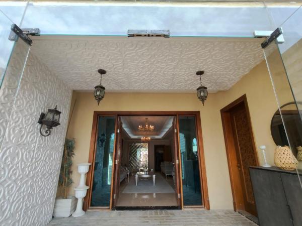 Na fotografii je vidět objekt Ajman royal villa nacházející se ve městě Adžmán.