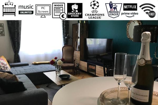 S8 Luxury OldTown Apartment - Foodstore, Crib, BabyChair, Netflix, PC Screen, UnlimMusic, Košice